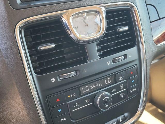 2015 Chrysler Town & Country Touring